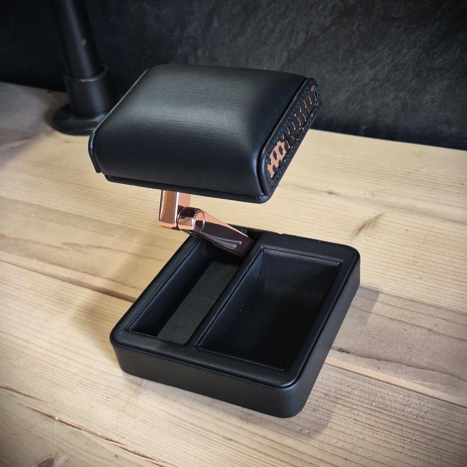 Horlogestandaard Axis Wolf 1834