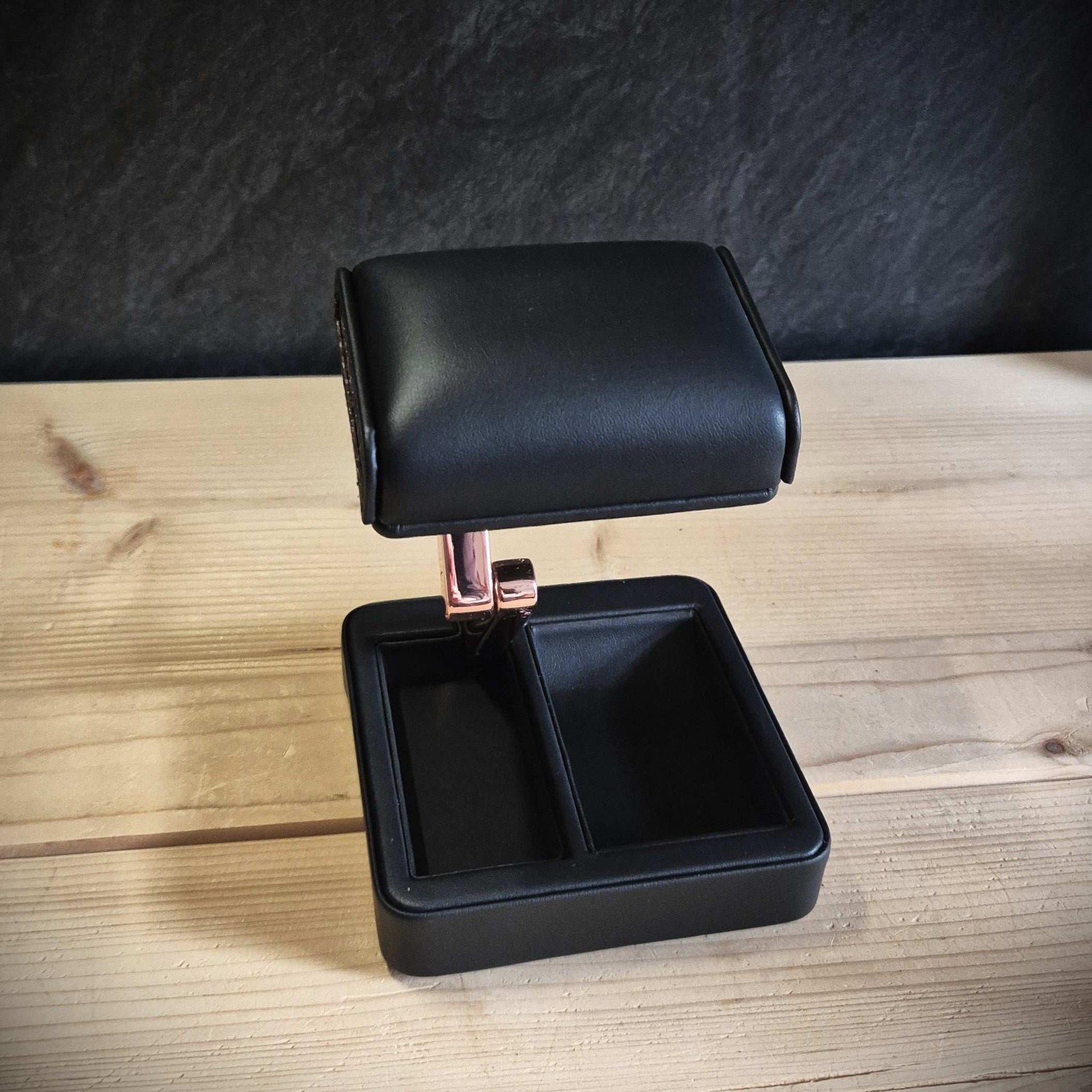 Horlogestandaard Axis Wolf 1834