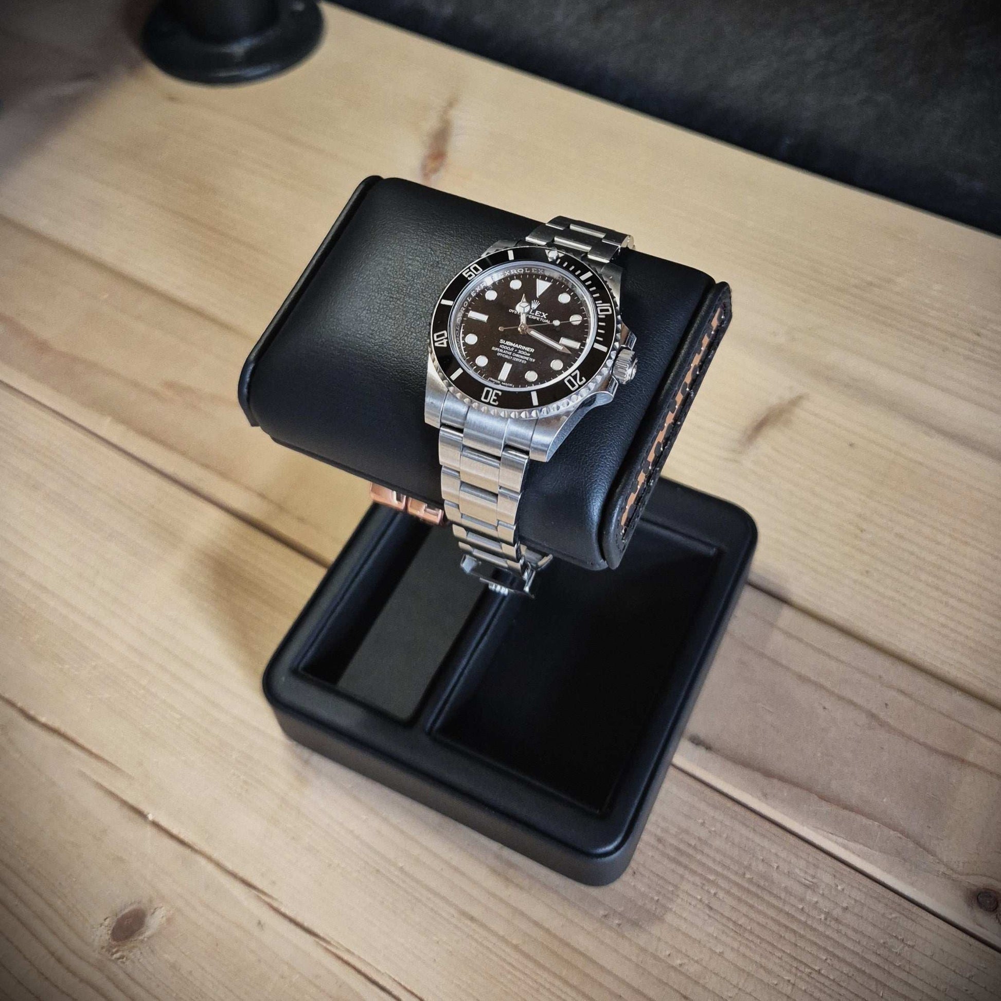 Horlogestandaard Axis Wolf 1834