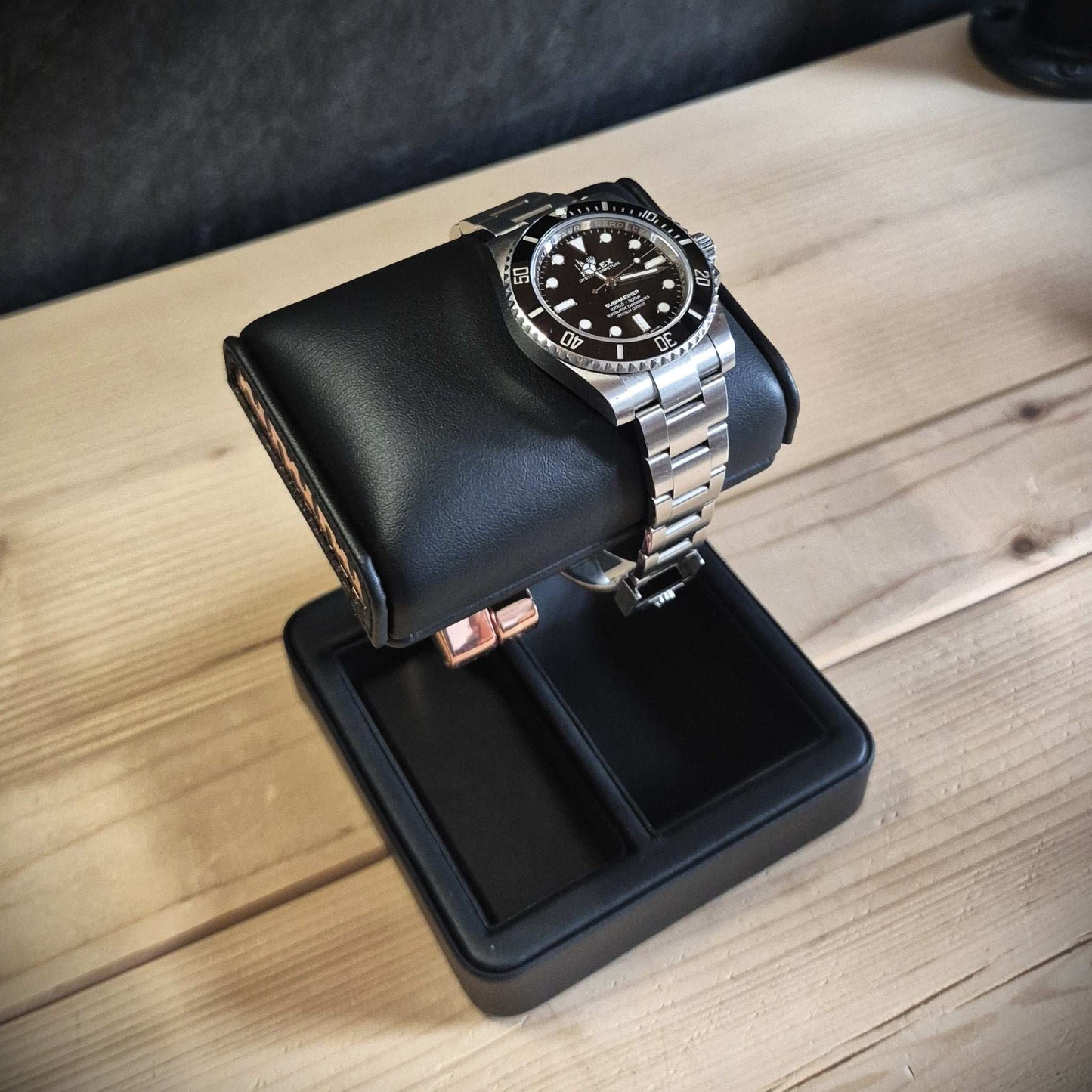 Horlogestandaard Axis Wolf 1834