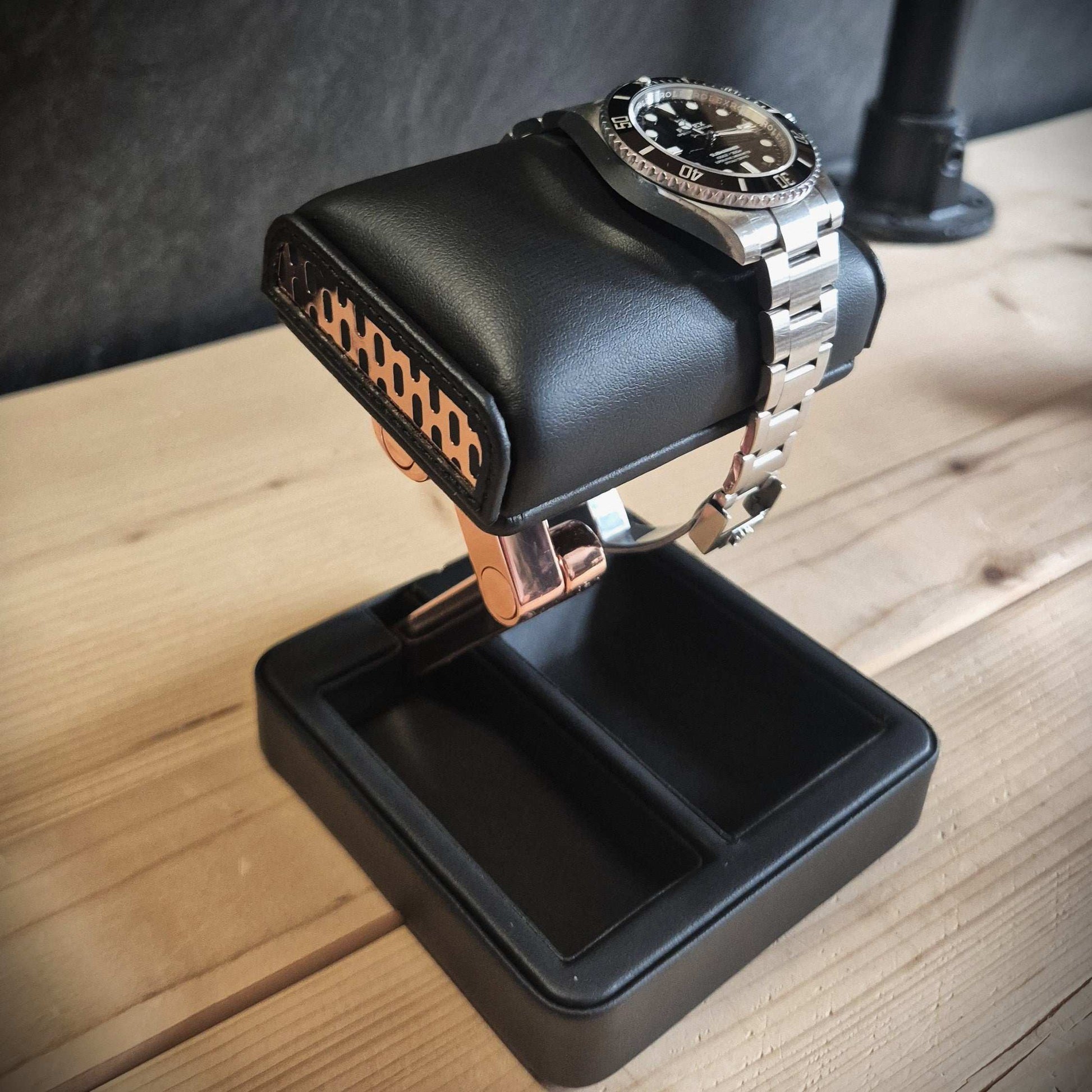 Horlogestandaard Axis Wolf 1834