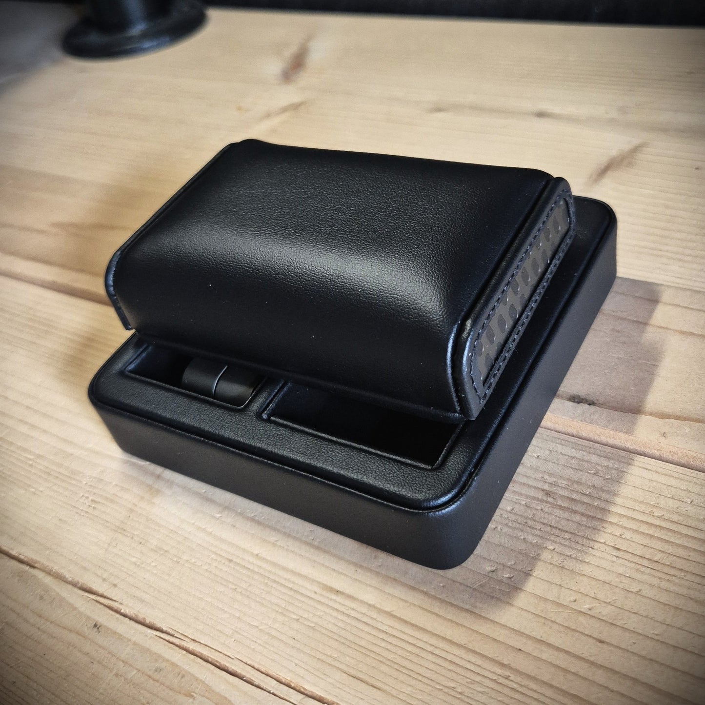 Horlogestandaard Axis Wolf 1834