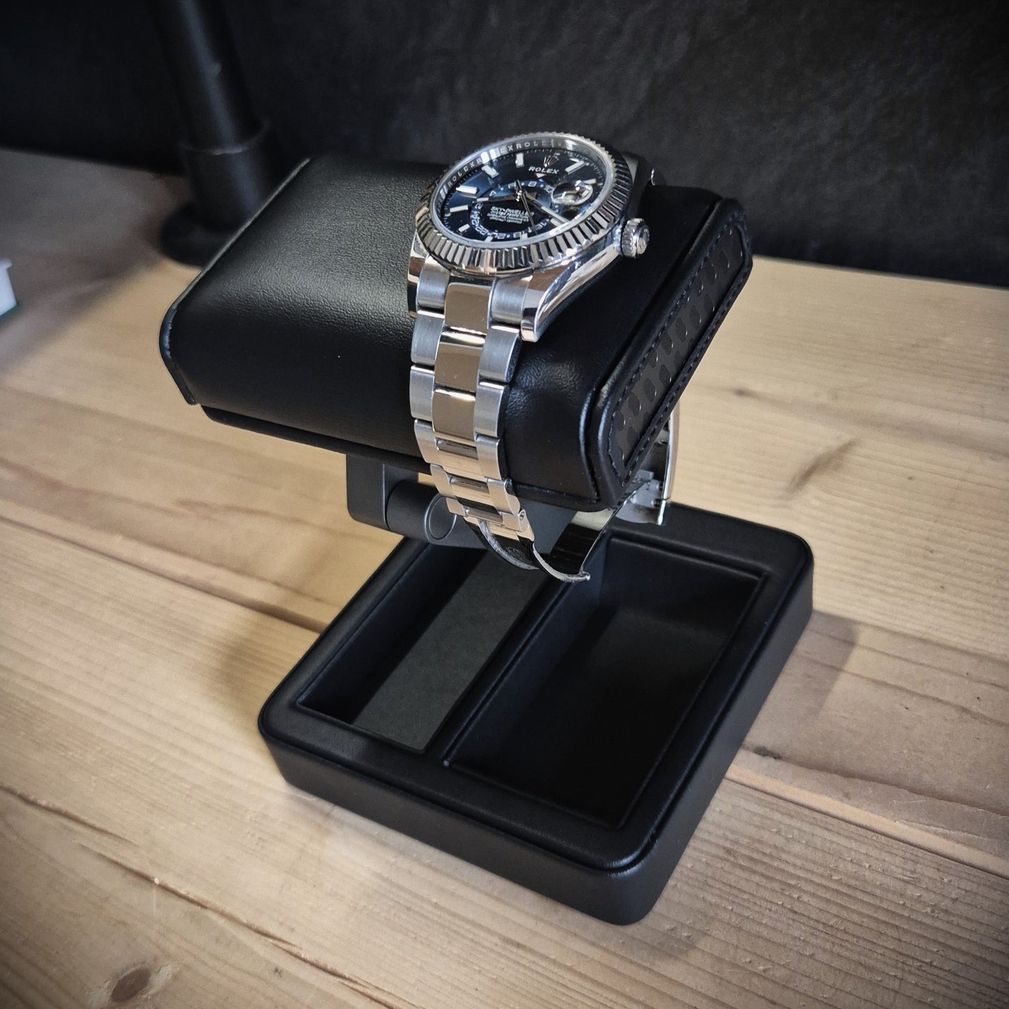 Horlogestandaard Axis Wolf 1834