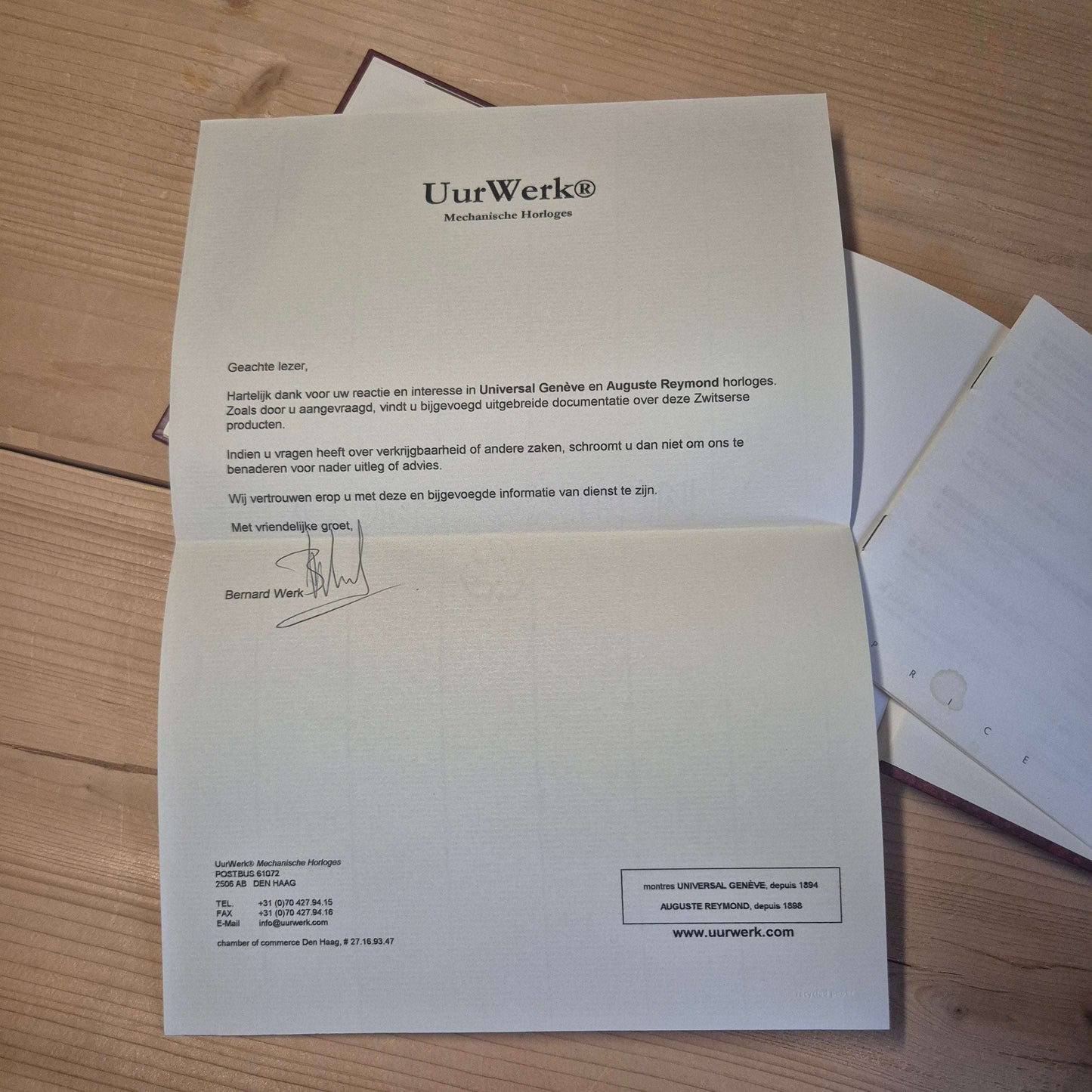 Universal Geneve The Watch Collection 1997 - Horlogerieshop.nl