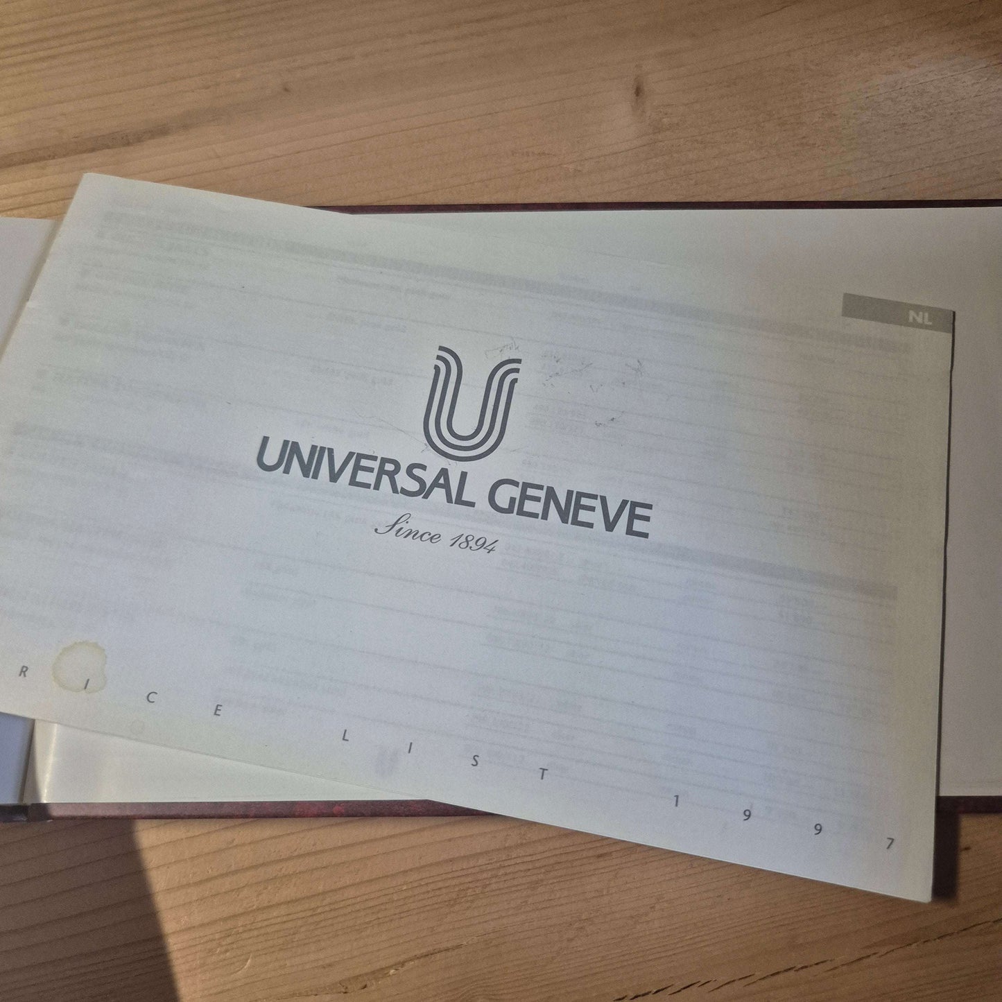 Universal Geneve The Watch Collection 1997 - Horlogerieshop.nl