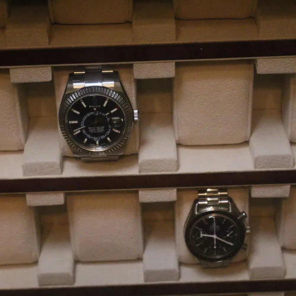 Horloge vitrine 20 Horloges donker notenhout - Horlogedoos - Horlogerieshop.nl